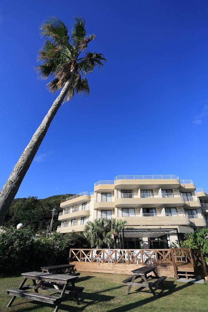 Kerama Beach Hotel Zamami Bagian luar foto