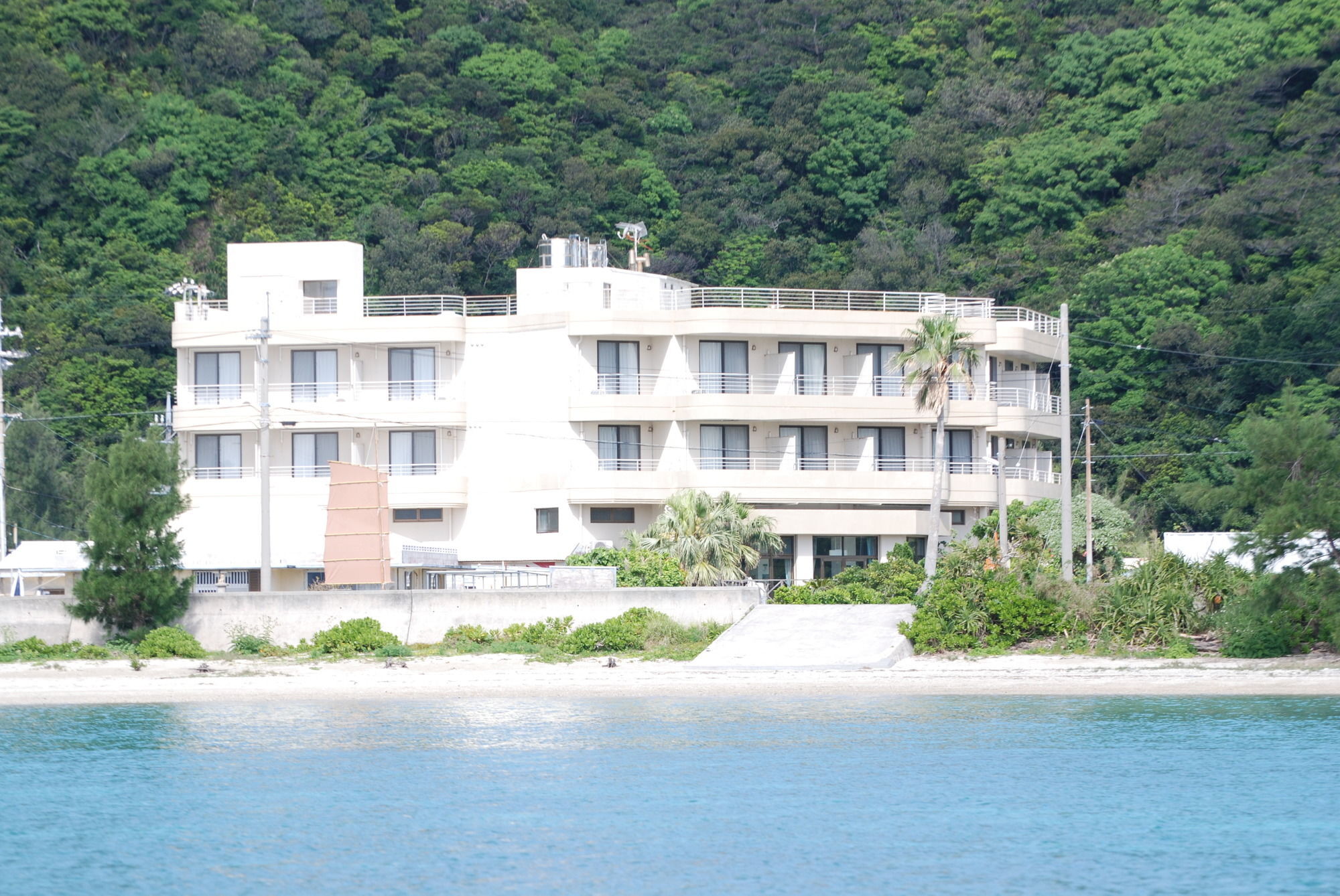 Kerama Beach Hotel Zamami Bagian luar foto